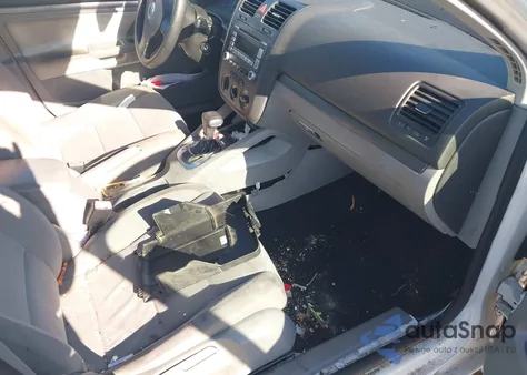 2007 Volkswagen Rabbit 4-Door из США, поврежденный, VIN WVWDR71K97W197841